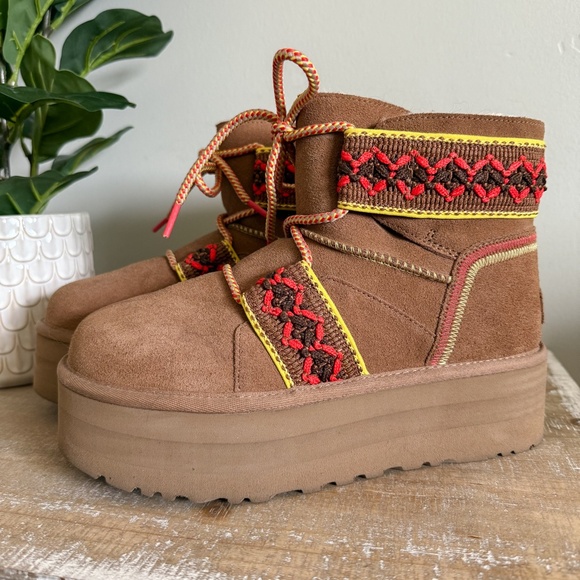 Ugg Classic Mini li Braid Platform Boots